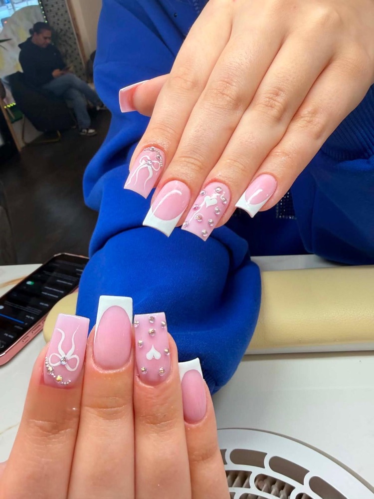 French Nails mit Nailart – LA Nails & Beauty Essen
