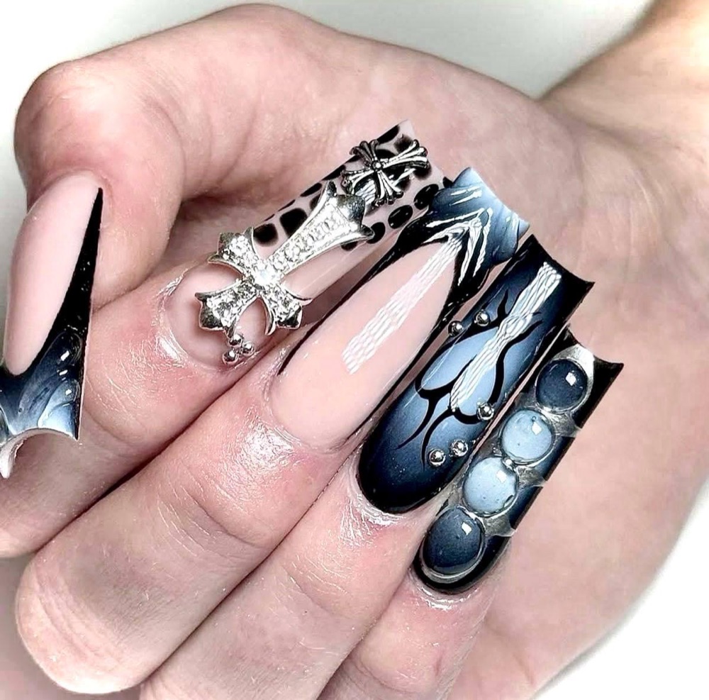 Schwarz-weißes Statement-Nageldesign – LA Nails & Beauty Essen