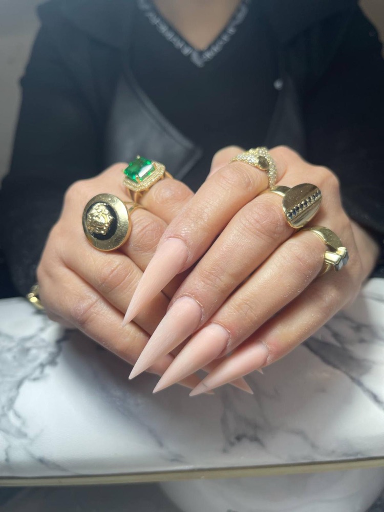 Nude Stiletto-Nägel – LA Nails & Beauty Essen